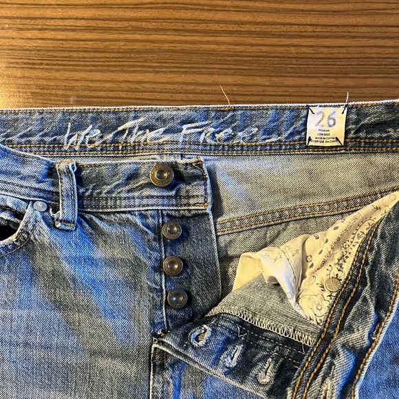 We the Free low rise distressed light wash jeans - Size 26 - Picture 7 of 10